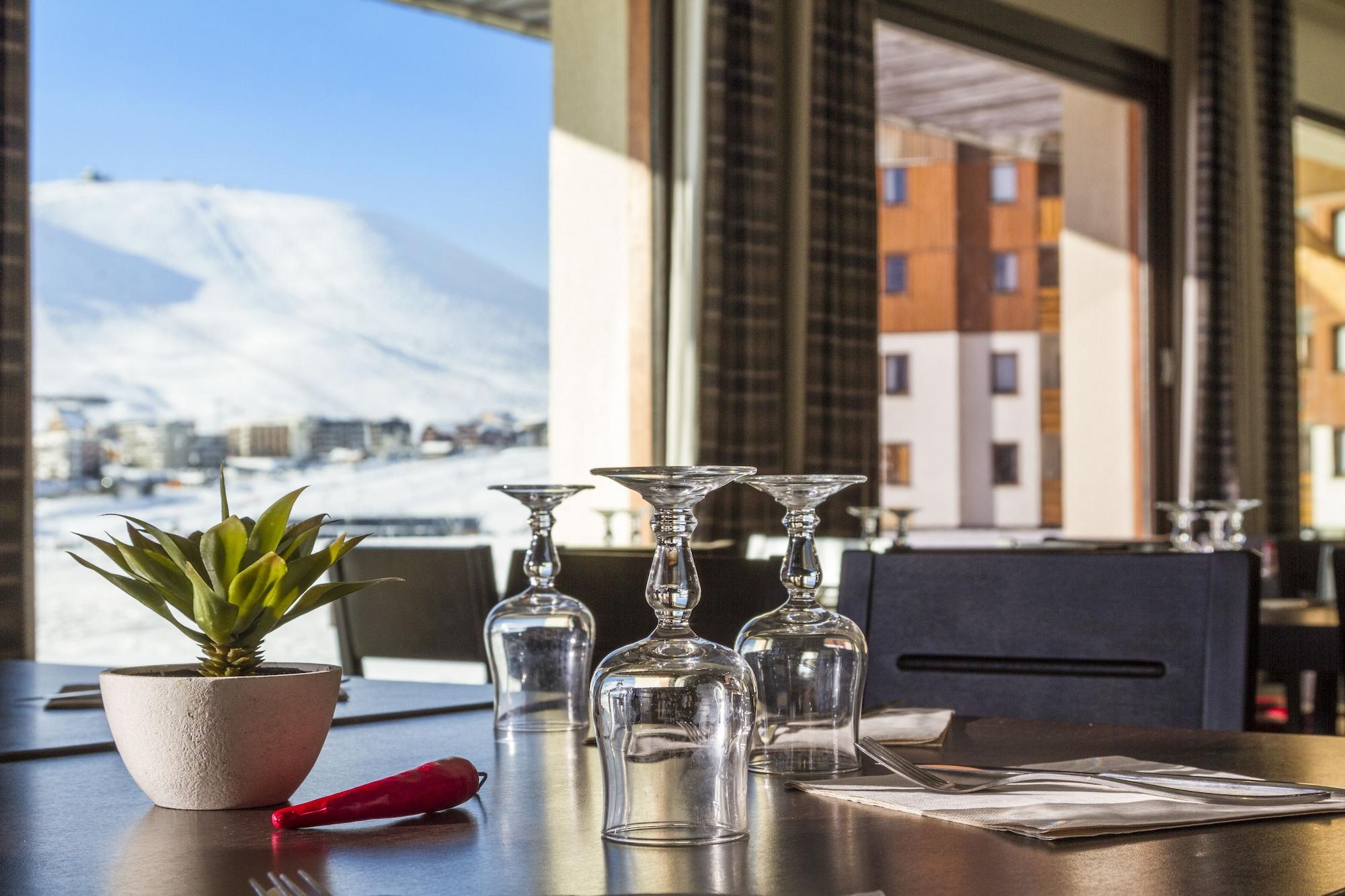 Hotel Club Mmv Les Bergers **** Alpe d'Huez Екстериор снимка